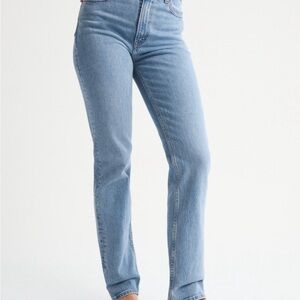 Abercrombie & Fitch The 90s Straight Ultra High Rise Jean